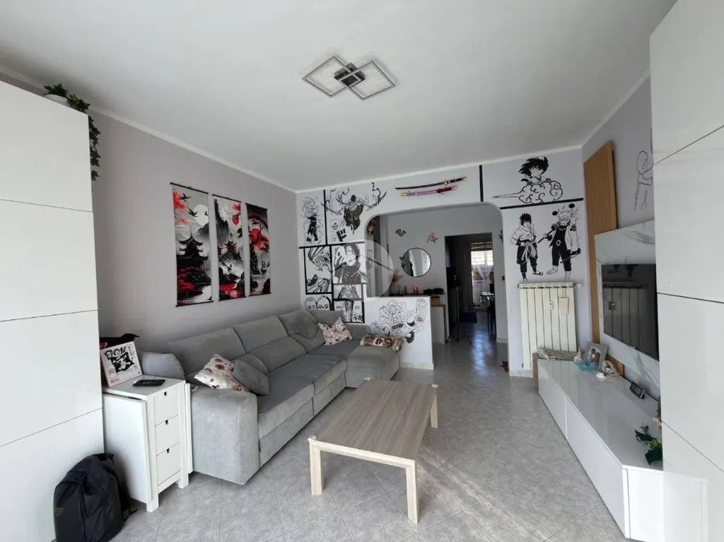 Séjour - Modernised Apartment with Veranda in Settimo Torinese