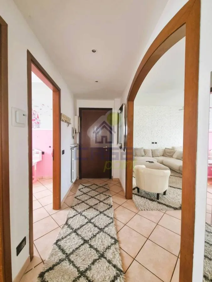 Esik - Modern Apartment with Balcony in Somaglia