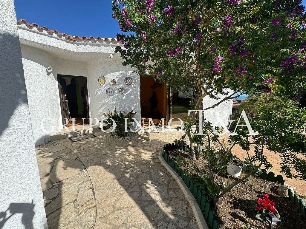 Terrass - Chalet with Pool and Sea View in Las Atalayas