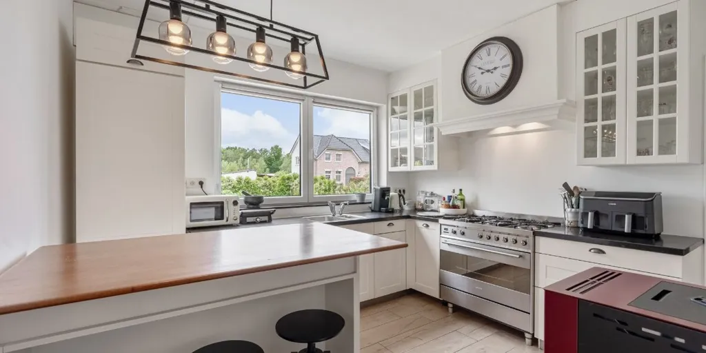 Cuisine - Maison Charmante avec Jardin à Herk-de-Stad