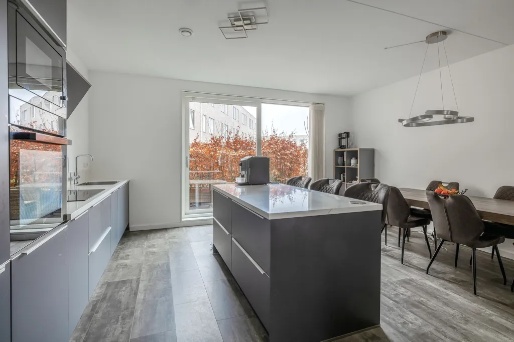 Cucina - Modern Flat with Balcony and Rooftop in Delfshaven