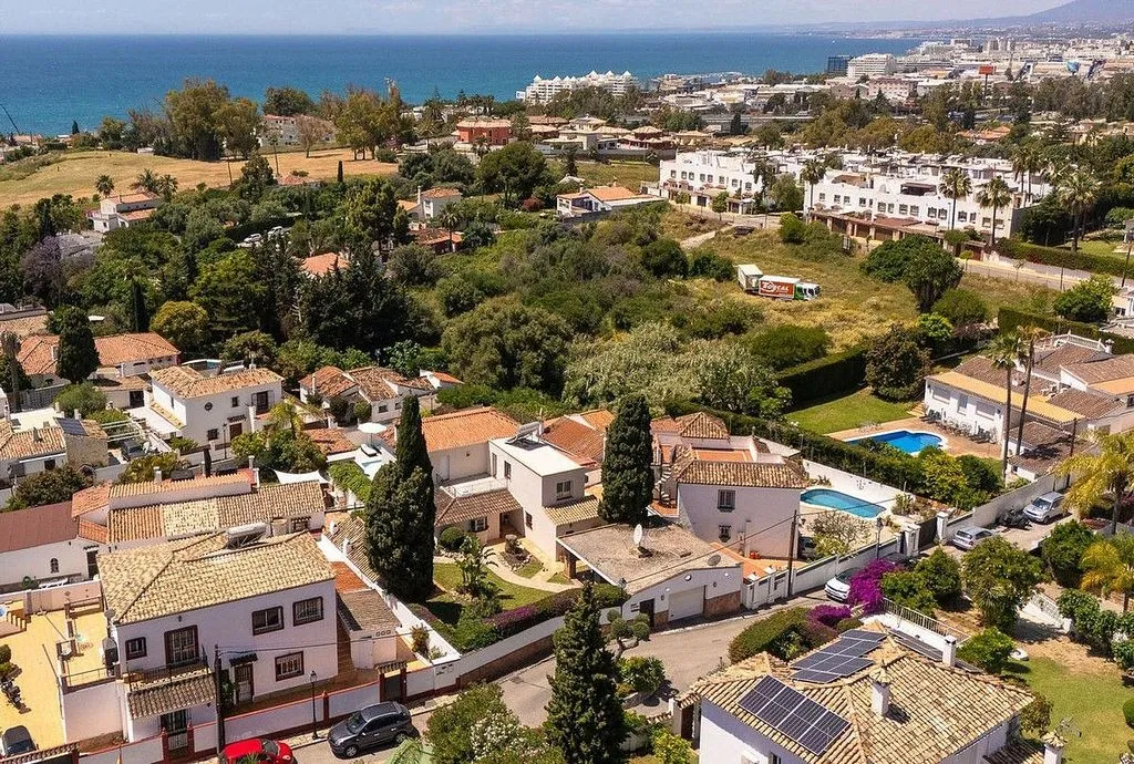 Vue aérienne - Detached Villa with Private Pool in Río Real, Marbella
