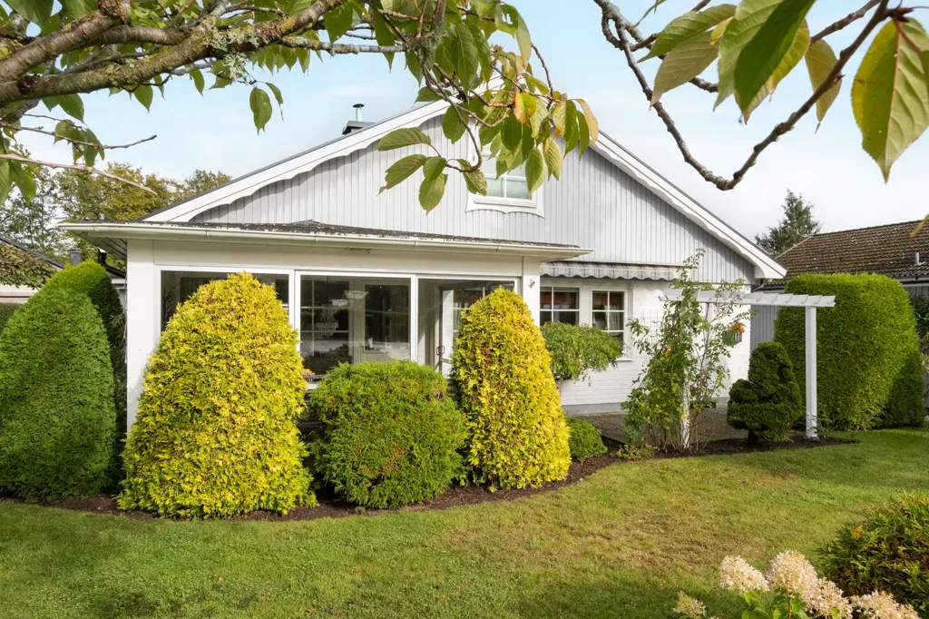 Jardin - Two-Storey House with Spa in Hällaryd