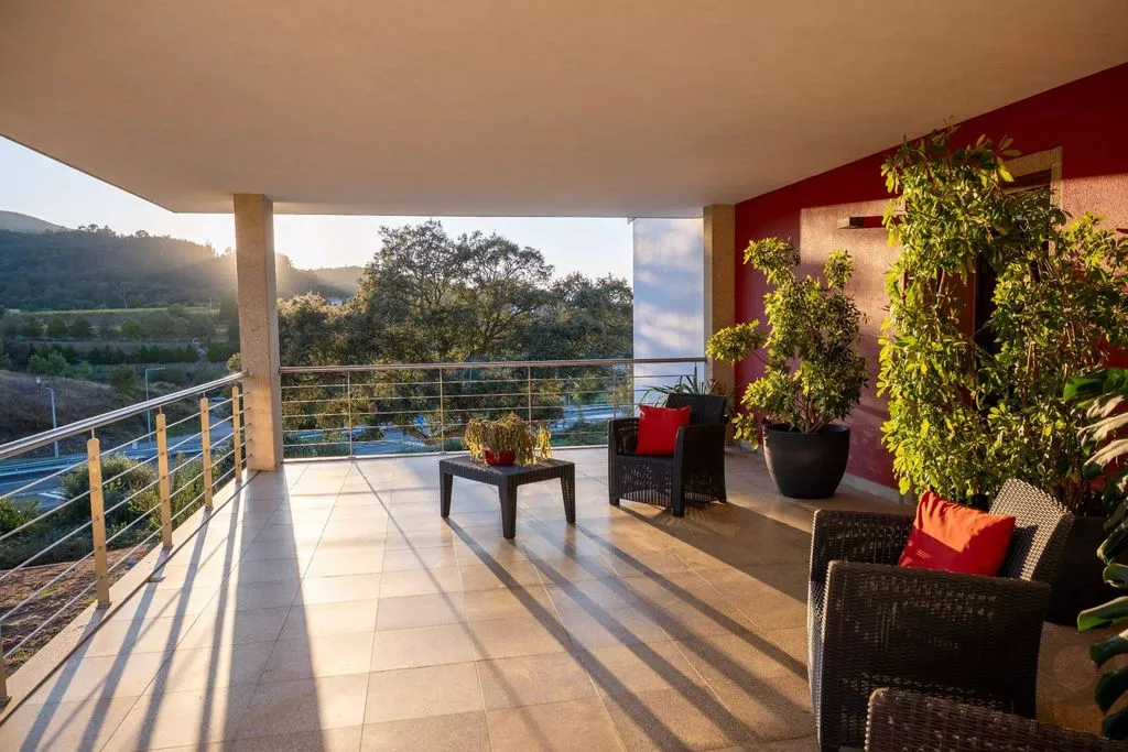 Terrasse - Luxury Villa with Greenbelt View in Friestas