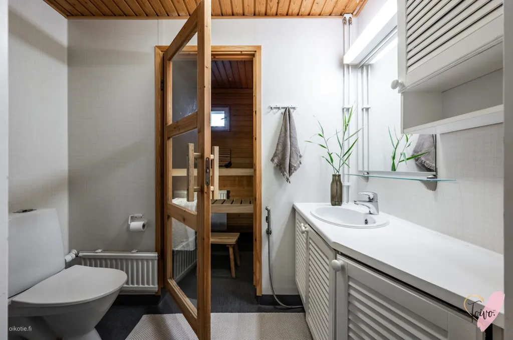 Vannitoad - Three-Bedroom House with Garden in Maikkula, Oulu