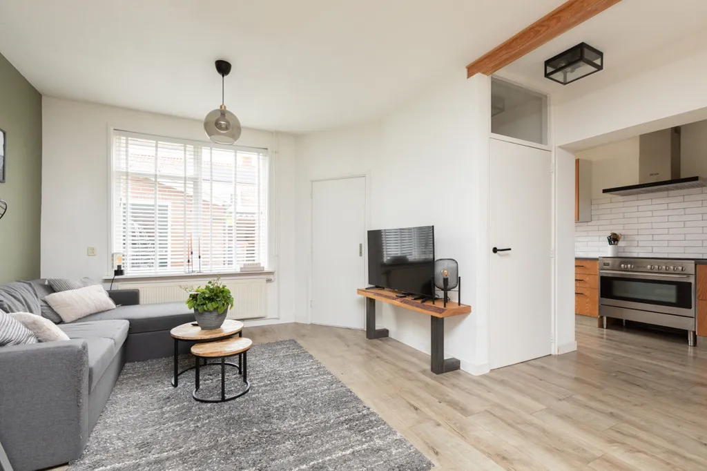 Soggiorno - Modernised 1930s Semi-detached House in Bolsward