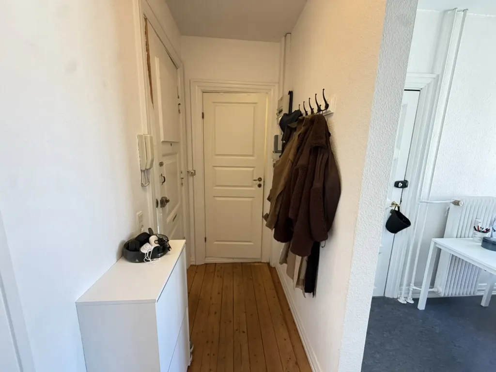 Entrée - Classical 2-Bedroom with Stucco in Urban Area