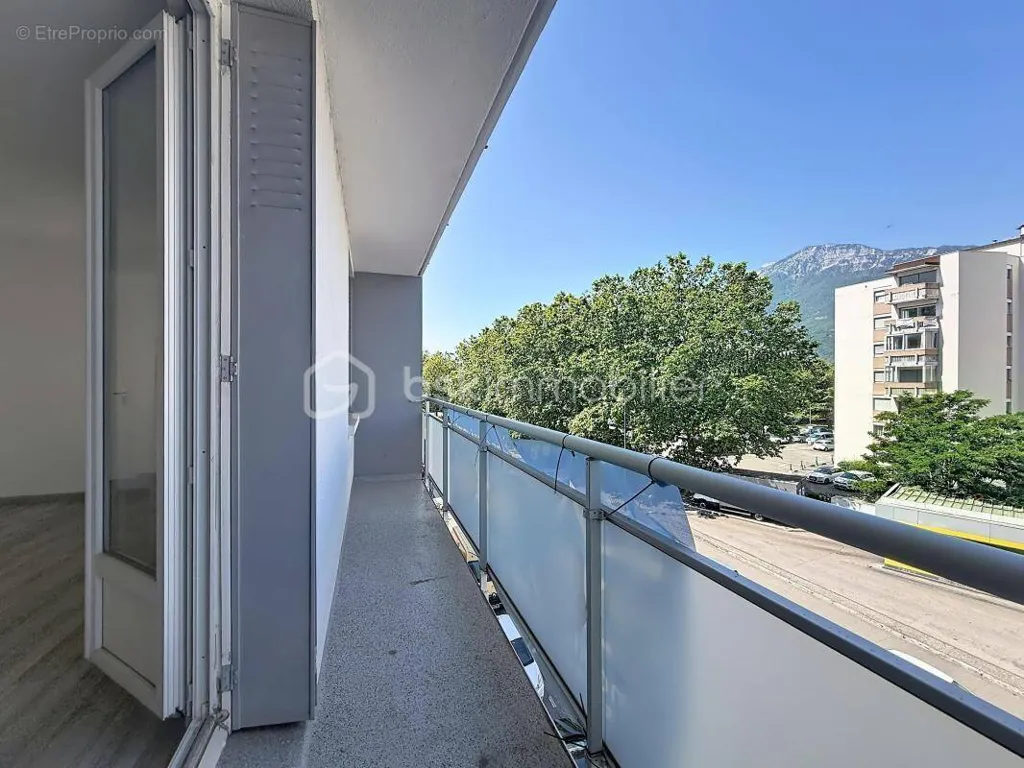 4-toaline korter asukohas Grenoble