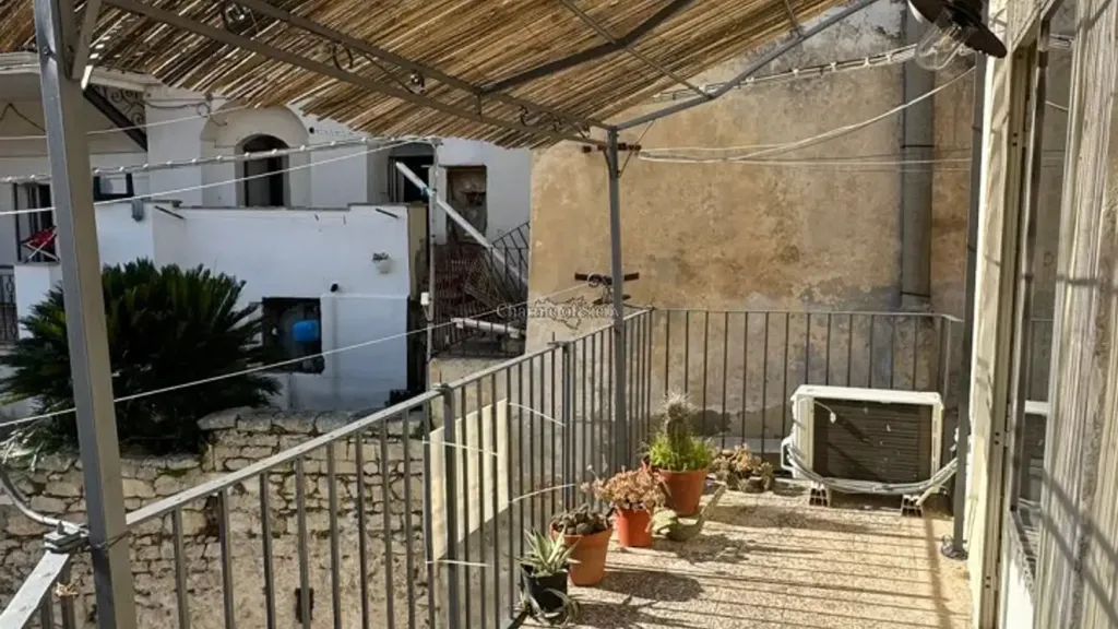 Balcon - Renovated Apartment with Balcony in Modica