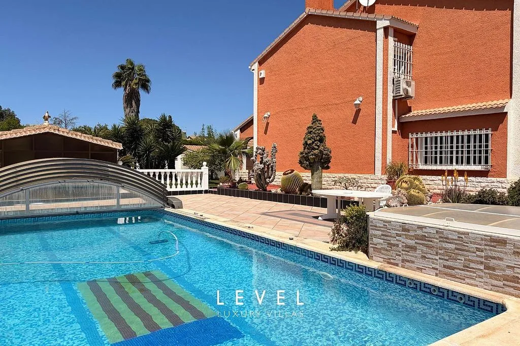 Piscine - Chalet with Pool in San Antonio de Benagéber