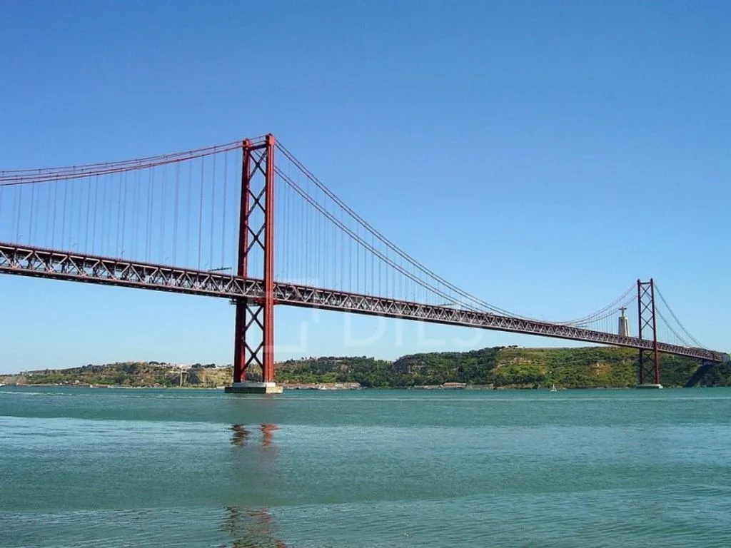 Luxury Apartment with Balcony in Aroeira, Almada