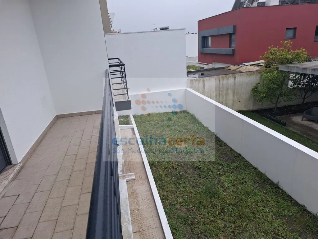 Aed - Luxury House with Garden in Feijó, Almada