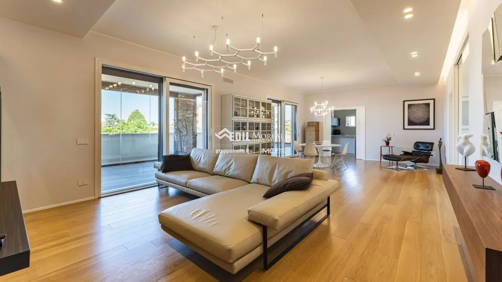 Elutuba - Luxury Penthouse with Loggia in Modena