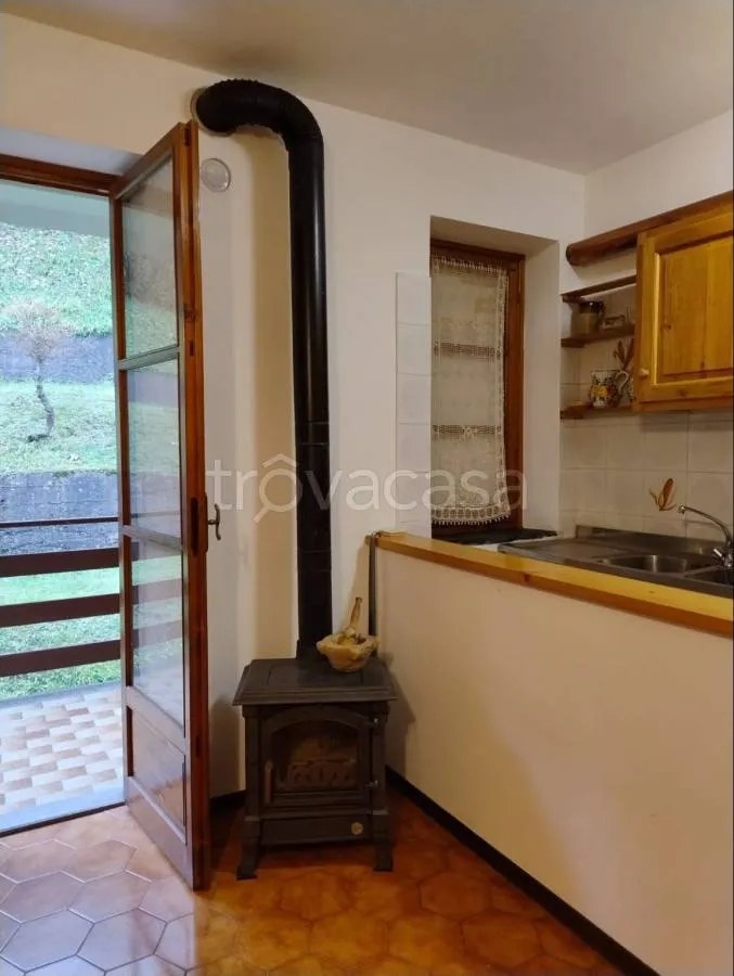 Cuisine - Rear-Facing Apartment with Balcony in Valcasotto