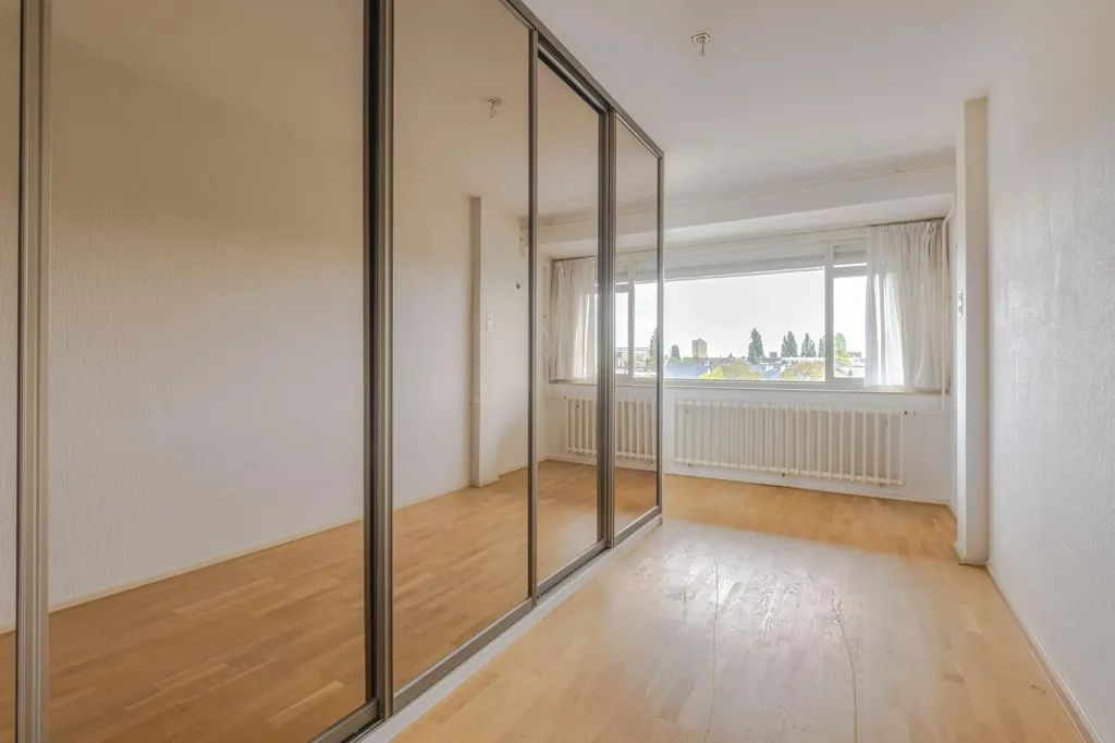 Rooms - 4-Bedroom Flat with Panoramic View in Rotterdam
