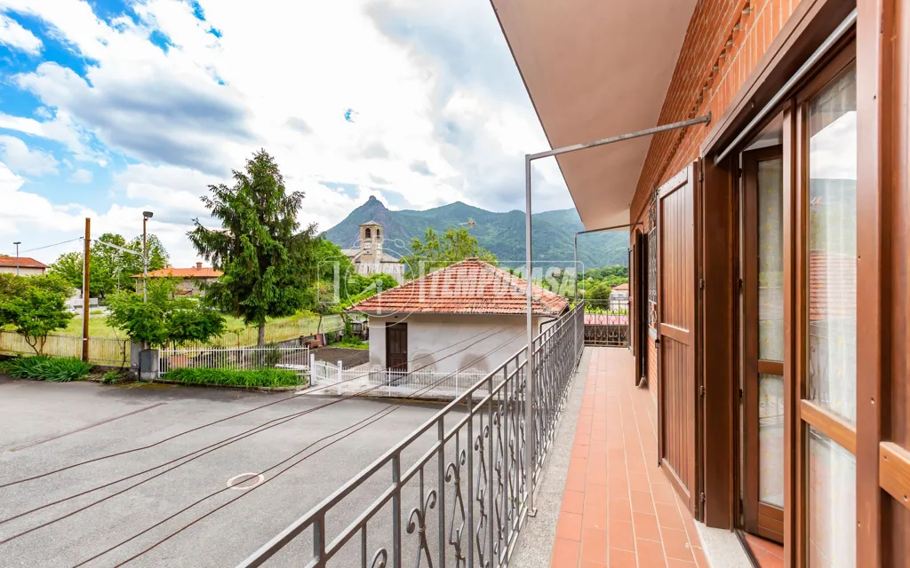 Rõdu - Bifamiliar Villa with Private Garden in Caprie
