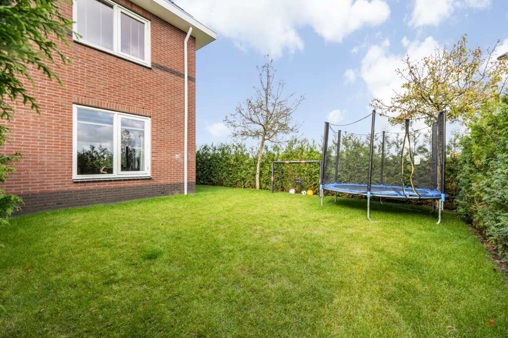 Aed - Detached House with Business Hall in Breda