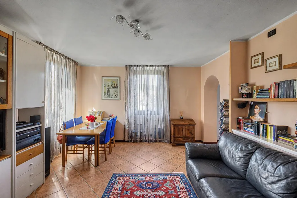 Elutuba - Multi-Level Apartment with Mansard in Luino