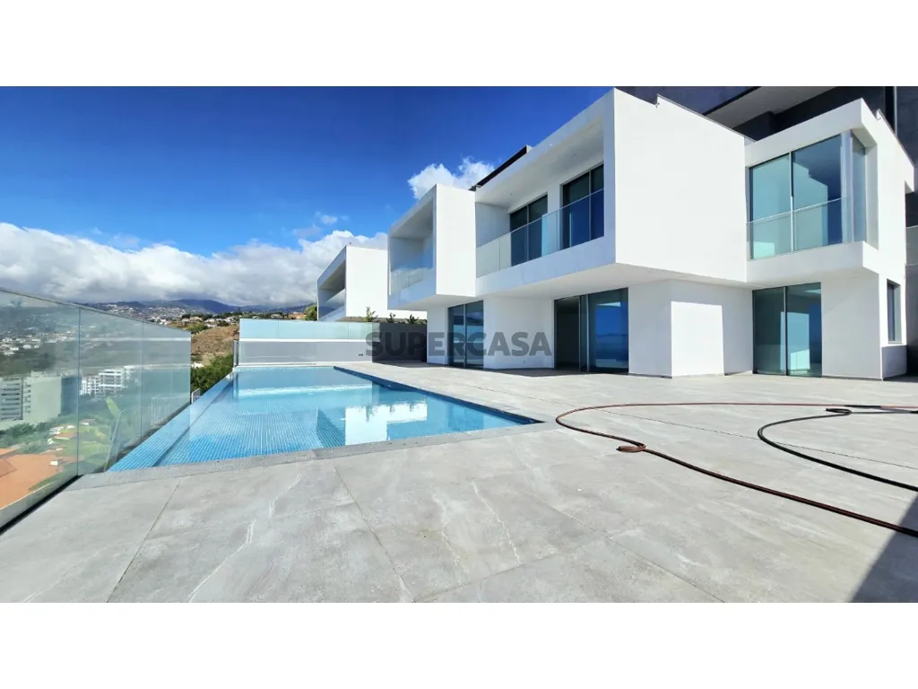 Piscine - Contemporary House with Sea View in Ajuda