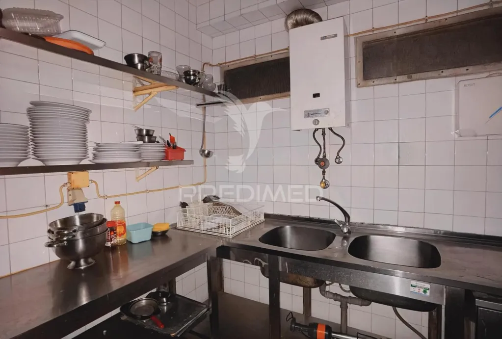 Cuisine - Café with Terrace in Pernes