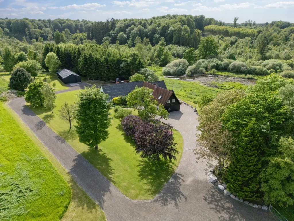 Vista aerea - Modernised Farmhouse with Private Lake in Stenstrup