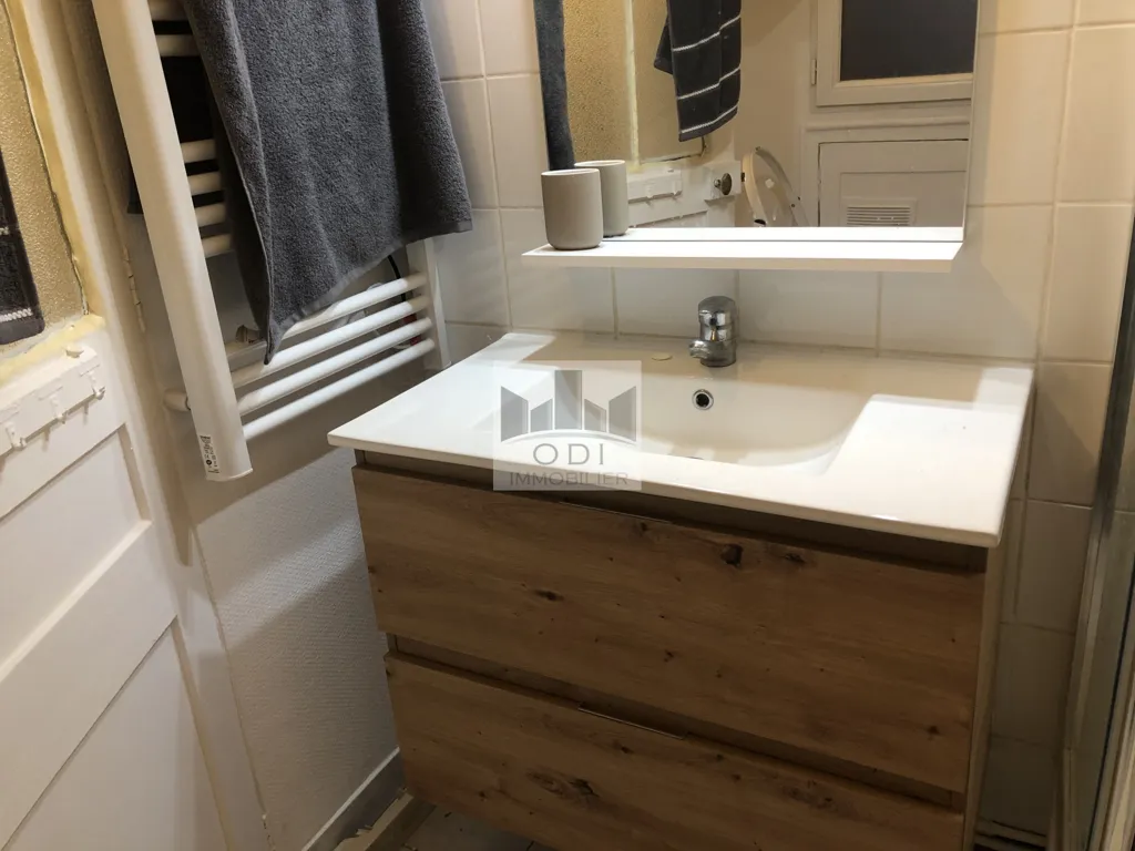 Salles de bain - Studio Meublé dans Immeuble Ancien à Paris