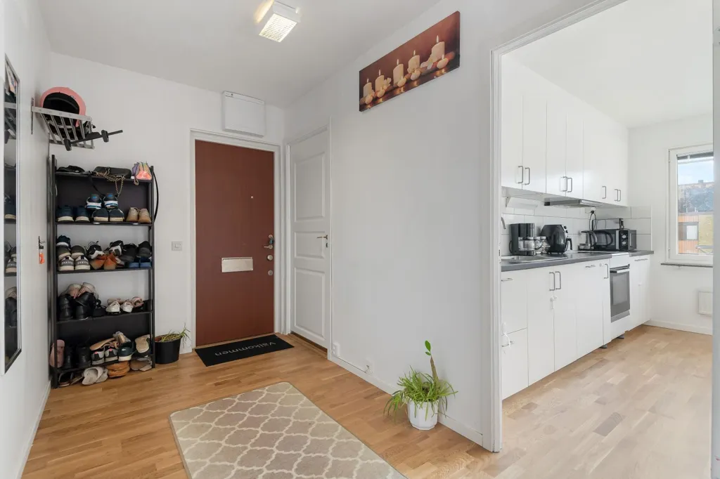 Entrée - 3-Room Apartment with Balcony in Akalla