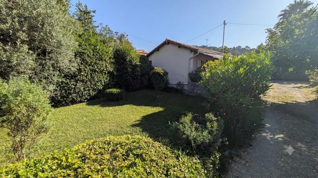 Giardino - Traditional House with Garden in The Cannet