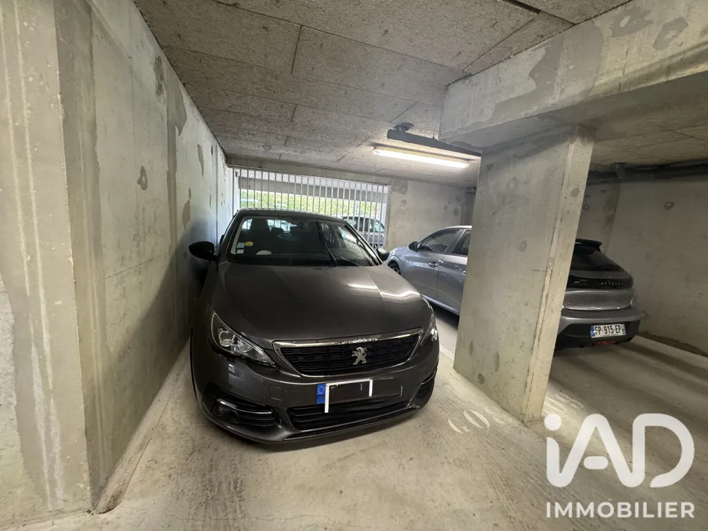 Garaaž - Secure Parking Space in Orvault
