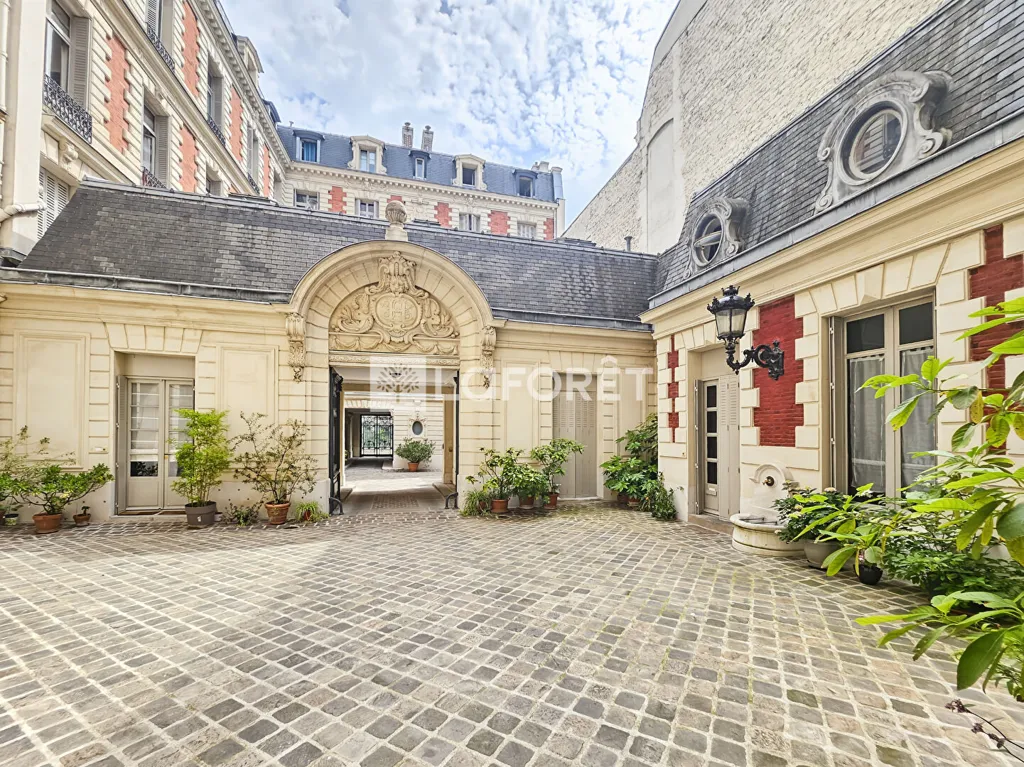 Giardino - 5-Piece Parisian Flat with West-East Views