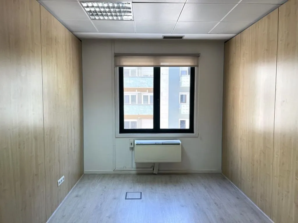 Toad - Luxury Office with Security in Lisbon