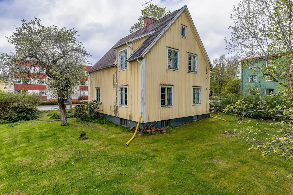 Jardin - 1929 Villa with Development Potential in Östra Storgatan