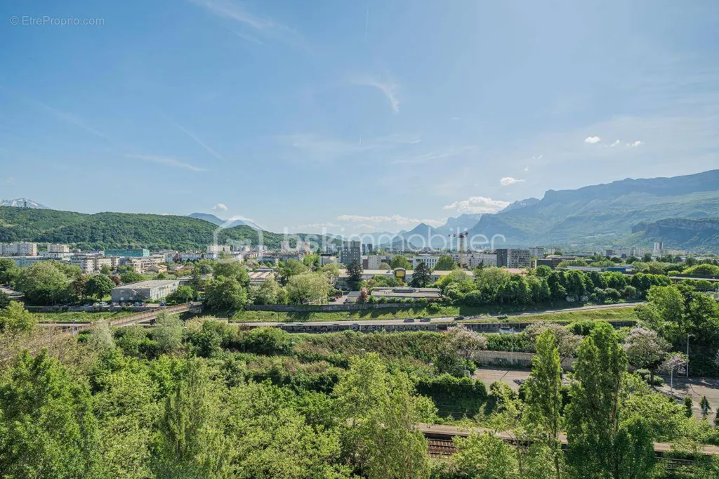 T4 with Mountain View in Echirolles