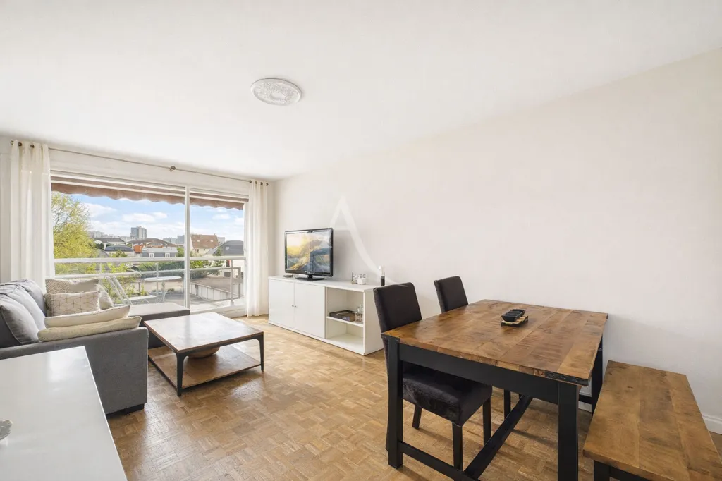 Elutuba - Apartment with Balcony in Créteil