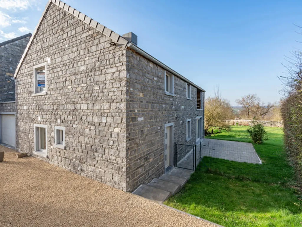 Välivaade - 3-Bedroom House with Terrace in Anhée