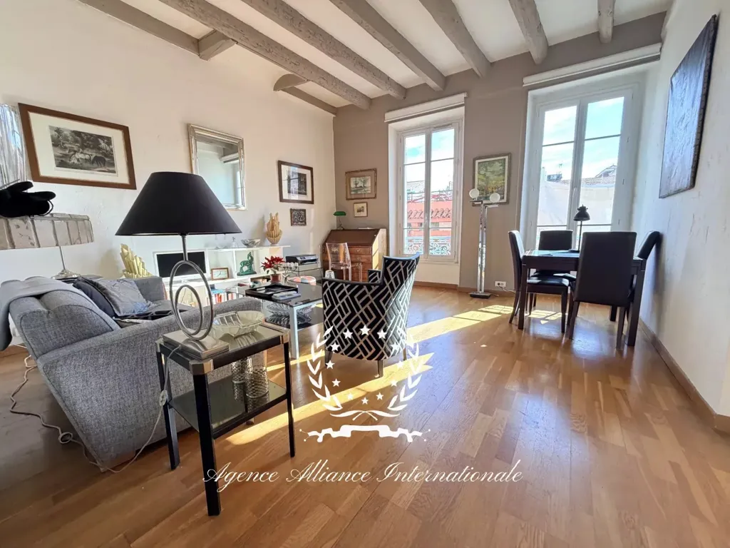 Living Room - Spacious 3-Bedroom Apartment in Cannes