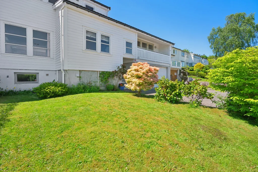 Jardin - Three-Storey Townhouse with Sea View in Sola
