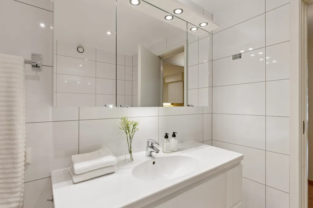 Salles de bain - 4-Bed Apartment with Balconies in Sandvika