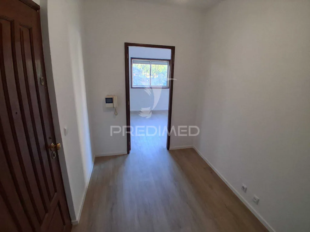 Esik - T2 Apartment with Metro Access in Baguim do Monte