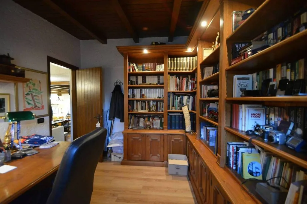 Bureau - Spacious Villa with Garden in Gallio