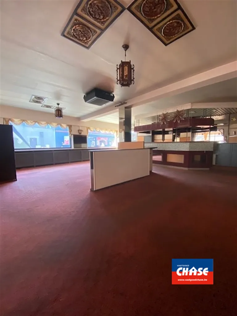 Pièces - Grande Surface Commerciale au Centre de Hoboken
