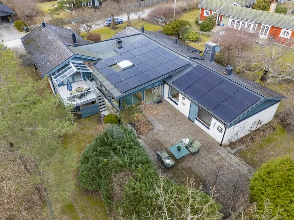 Õhuvaade - Spacious Villa with Pool in Frösakull