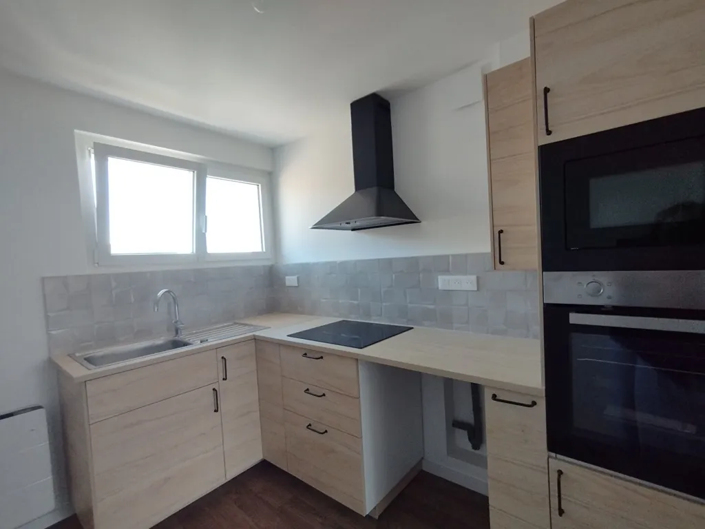 Cuisine - Appartement Traversant avec Balcon à Aubagne