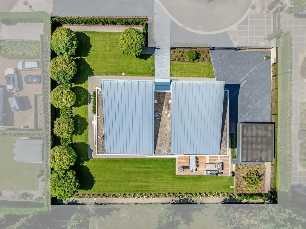 Vue aérienne - Villa Luxueuse avec Piscine Intérieure à Lanaken