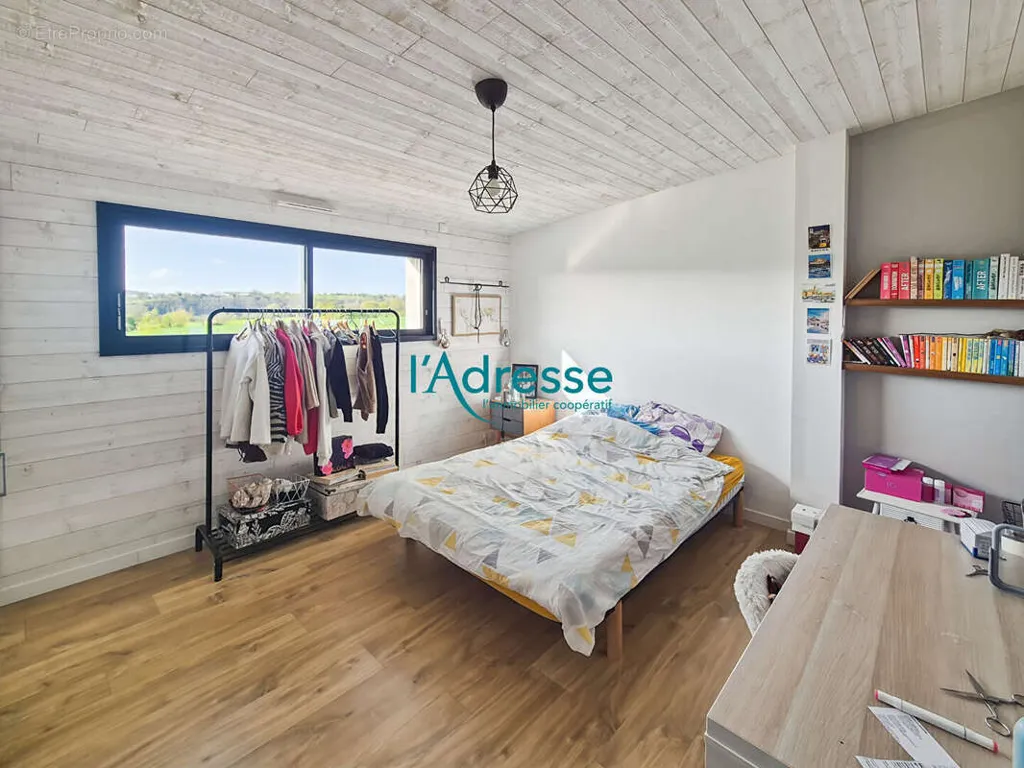 Chambres - Propriété Charmante avec Piscine en Campagne
