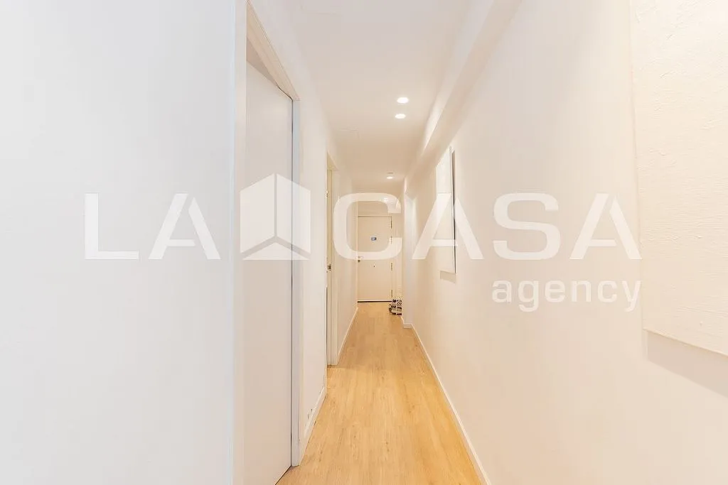 Entrée - Student-Friendly Flat with East View in La Vega Baixa
