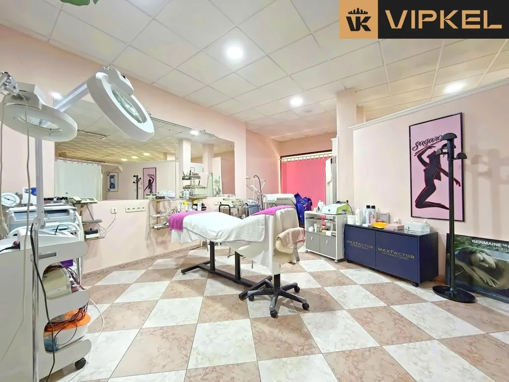 Vannitoad - Commercial Space with Eye-Catching Windows in Toledo