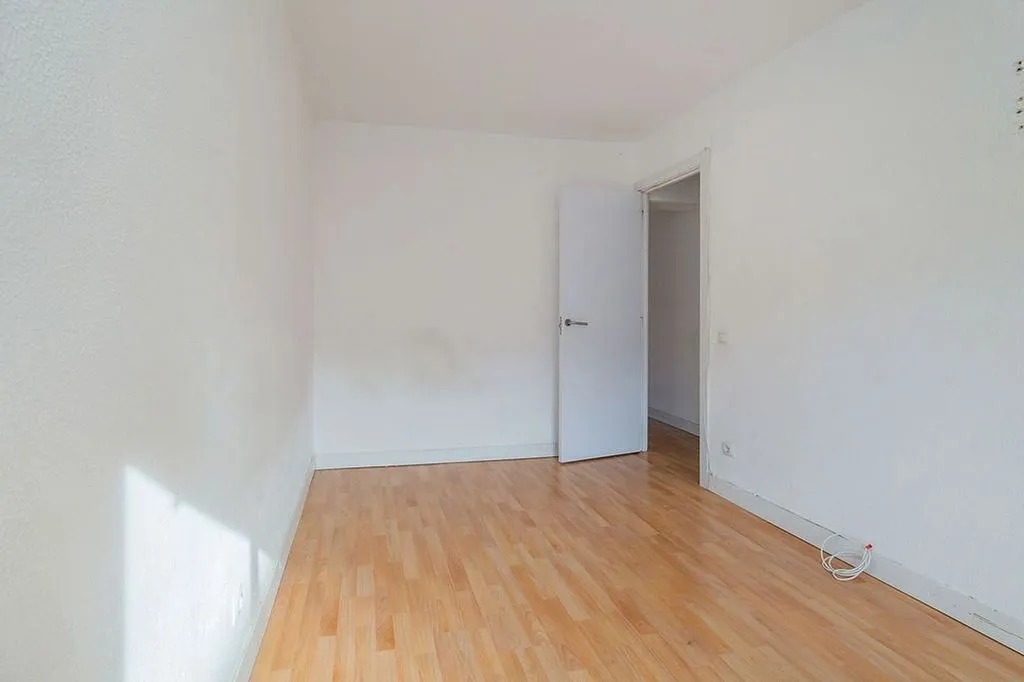Pièces - Apartment with Metro Access in Madrid
