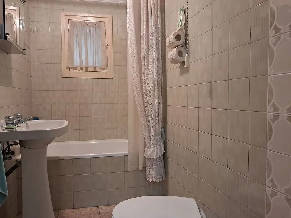 Vannitoad - Traditional Chalet with Terrace in Valjunquera