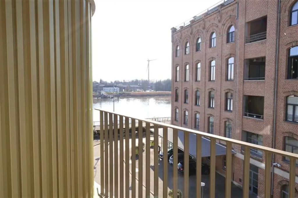 Rõdu - Energy-Efficient Apartment with River View in Boom